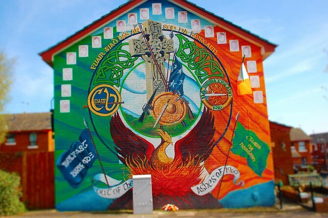 1 Hour Express Belfast Taxi/Cab Tour History, Murals, Troubles - Why this 1-hour black taxi tour feels like the fastest route to meaning