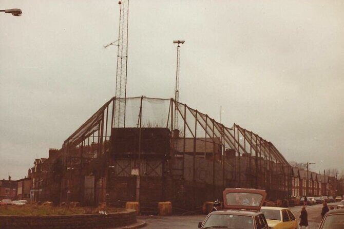 2 Hour Terror and Mural History Belfast taxi Private Tour - Crumlin Road Gaol: The Troubles in Prison Form