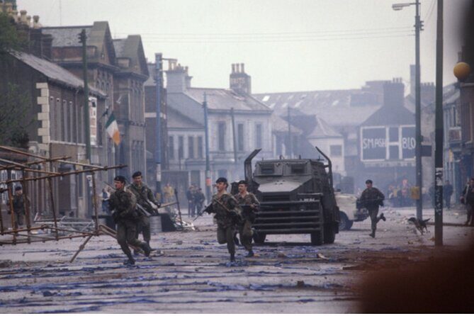 2 Hour Terror and Mural History Belfast taxi Private Tour - From Peace Walls to “Fort Apache”: Belfast’s Separation on Display