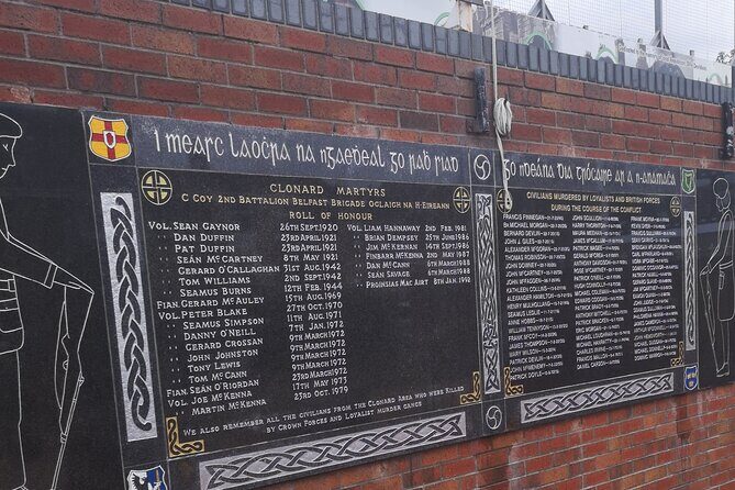 Belfast black taxi tours - Stop 1: International Mural Wall on Divis Street (15 minutes)
