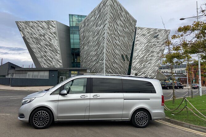 Belfast Sightseeing Tour - Start at Belfast City Hall, then head straight for the Peace Wall