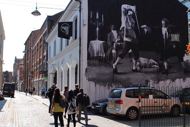 Best of Belfast Walking Tour - Headsets and the half-way break: small details that matter