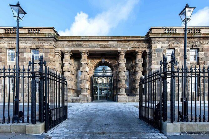 Black Taxi Tour and Crumlin Road Gaol tour Combo - Crumlin Road Gaol entry: what to expect on the inside