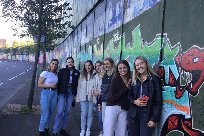 Black Taxi Tour and Crumlin Road Gaol tour Combo - Photo stops and walking comfort: how to dress and move smart