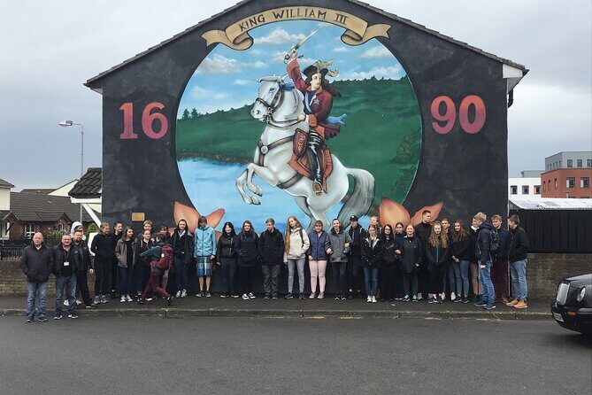 Black Taxi Tour and Crumlin Road Gaol tour Combo - Taxi route through mural Belfast: Shankill Road, Falls Road, Peace Wall