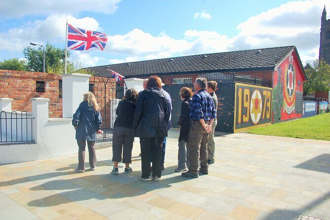 Express Terror and Peace 90 min Private Belfast Cab /Taxi Tour - Bombay Street: Where 1969 Repercussions Took Shape