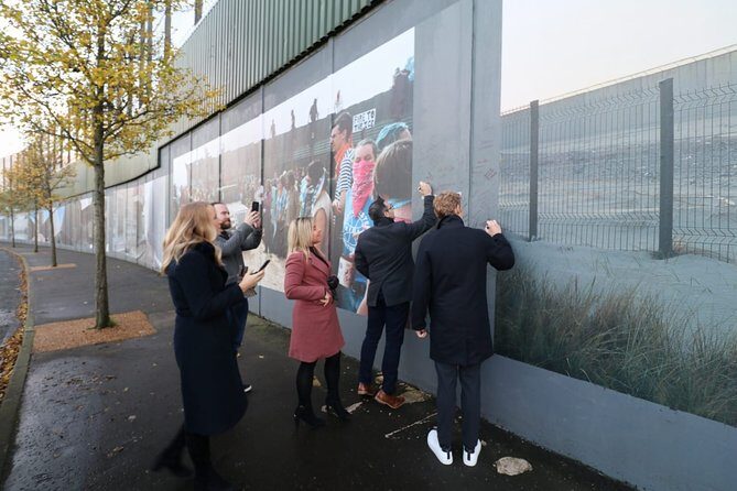 Falls road Murals Walking Tour with former prisoners - Timing, booking lead time, and how to choose your moment