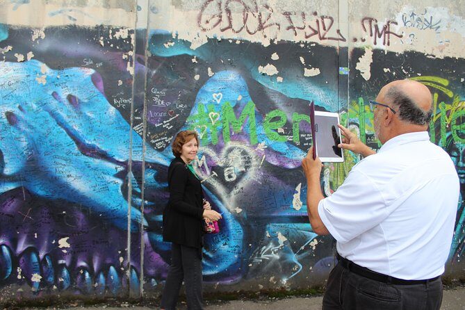 Famous 1.5 hour Belfast Murals Tour - The van ride with a guide: how the explanations land
