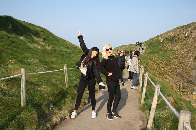 Giant's Causeway Day Tour and Belfast City Tour 1 Day Pass - How this Belfast combo really works across two days