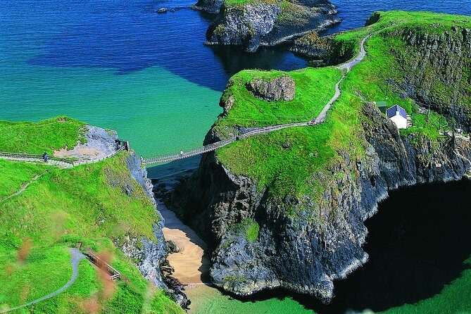 Giant's Causeway Tour including Game of Thrones Sites from Belfast - Game of Thrones sites: roadside storytelling, not studio tours