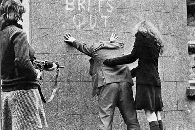 IRA Troubles Conflict Private Tour Museum Graves Murals and Political Analysis - Peace Walls and Peace Gates: signing your name on a living divider