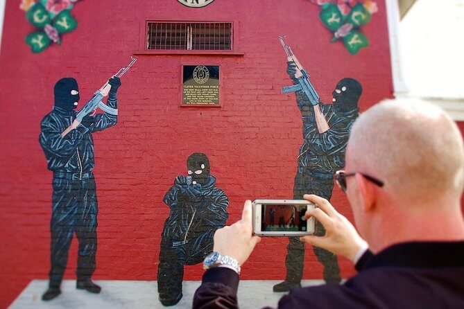 Original Private Belfast Troubles and Peace Cab/Taxi Tour 2 Hours - Belfast City Hall pickup and the taxi ride vibe