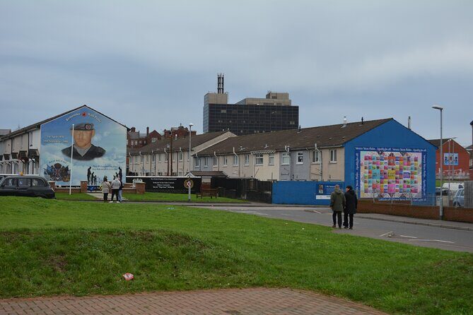 Private 1 Hour Belfast Taxi cab Tour - Stop 4: Divis—why only one wall remains
