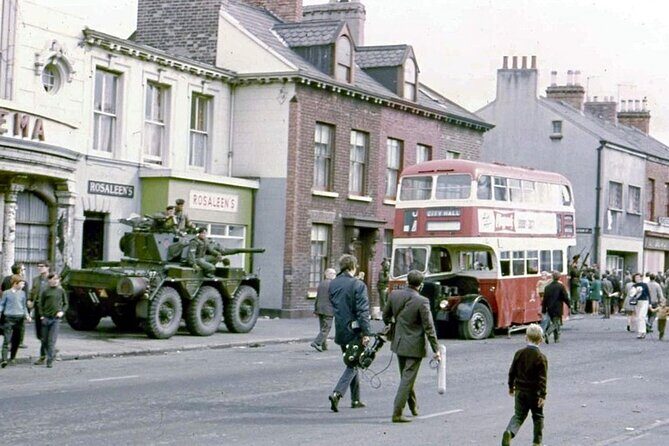 Private Belfast Troubles Cab Tour Adventure 2hrs Personal Guide - Crumlin Road Jail, the courthouse, and the Hanging Jail photo moment