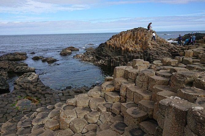 Private Giants Causeway Express Tour - Dunluce Castle ruins: dramatic cliffs and a 1600s tragedy