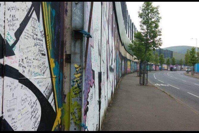Private Political History & Murals Tour Belfast - Mural viewing turns into real understanding